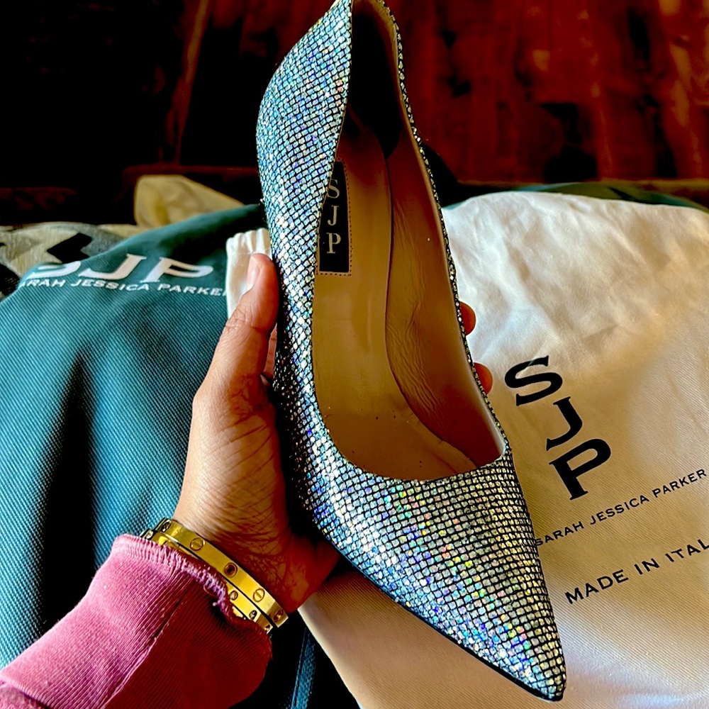 Beautiful and sparkly Sarah Jessica Parker classic pointed-toe pump.